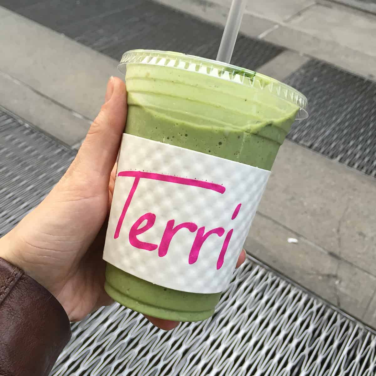 jessica-with-worlds-best-green-smoothie