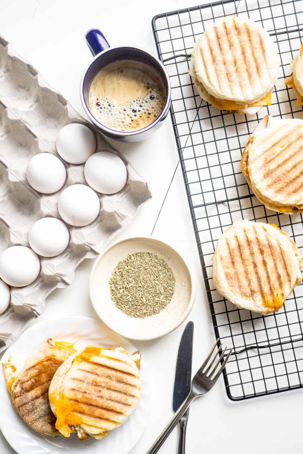 https://smartnutrition.ca/wp-content/uploads/2018/02/healthy-egg-mcmuffin-copycat-4-of-13.jpg