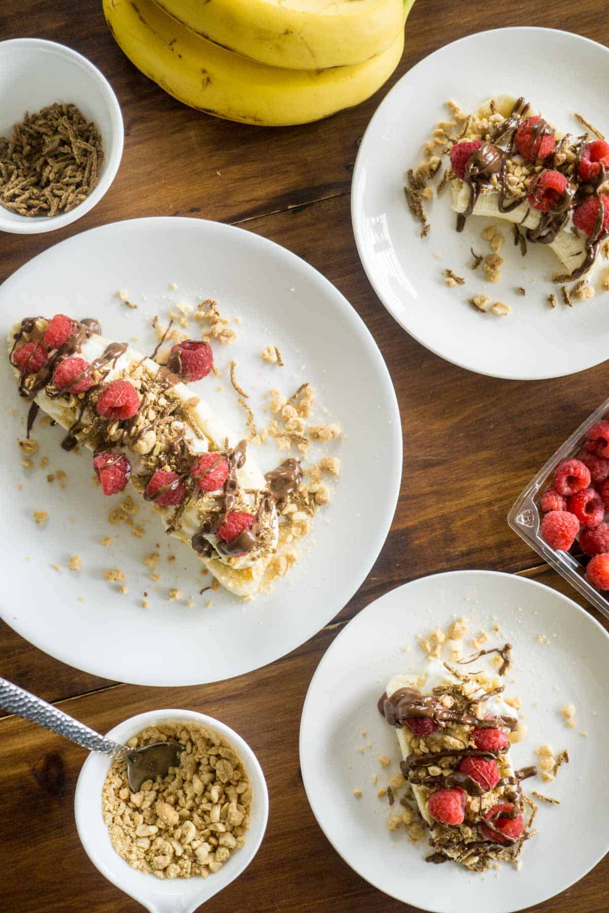 a healthy breakfast banana split, high in fibre & protein!