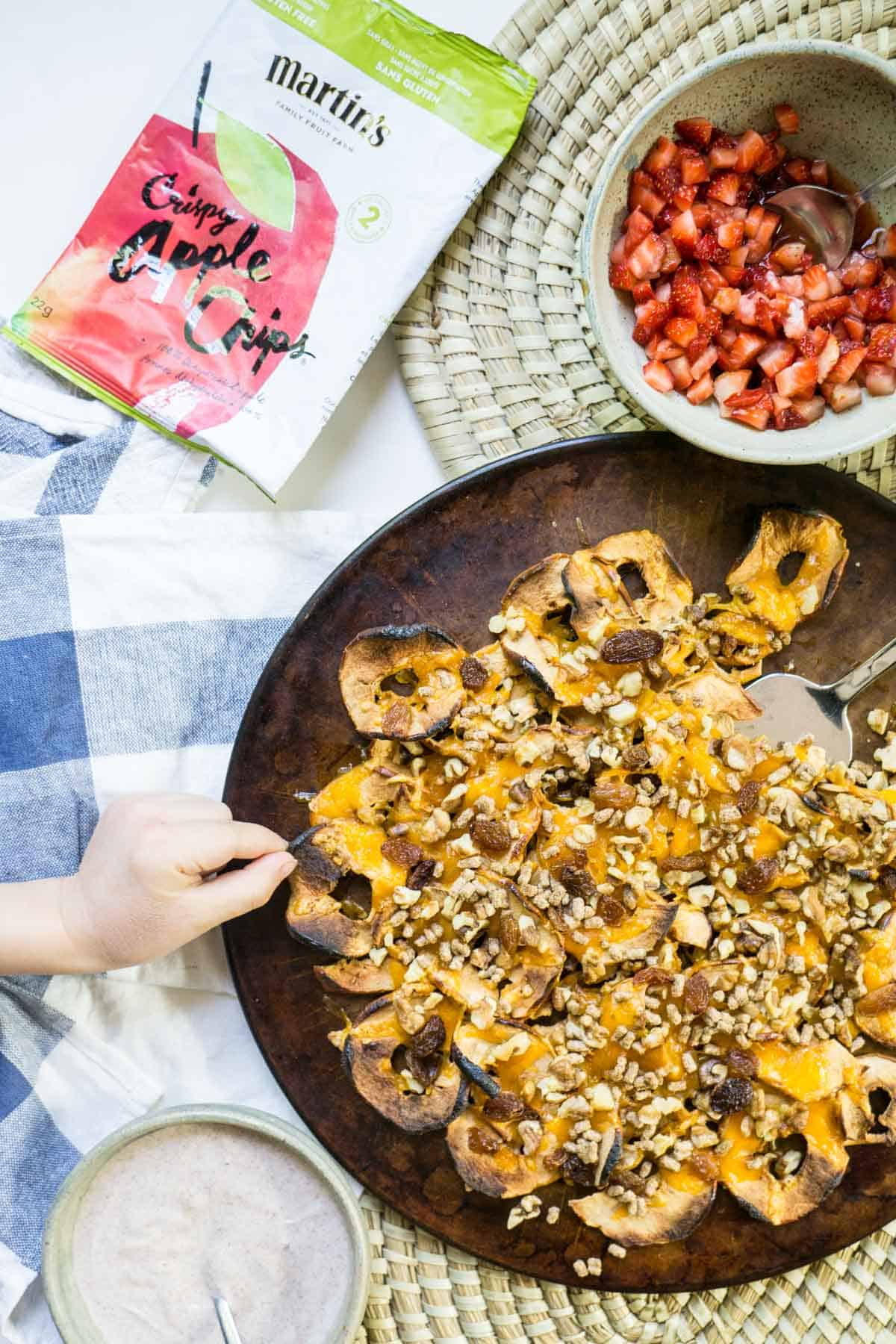 https://smartnutrition.ca/wp-content/uploads/2018/09/Apple-Nachos-Hot-and-Cheesy-1-of-1.jpg